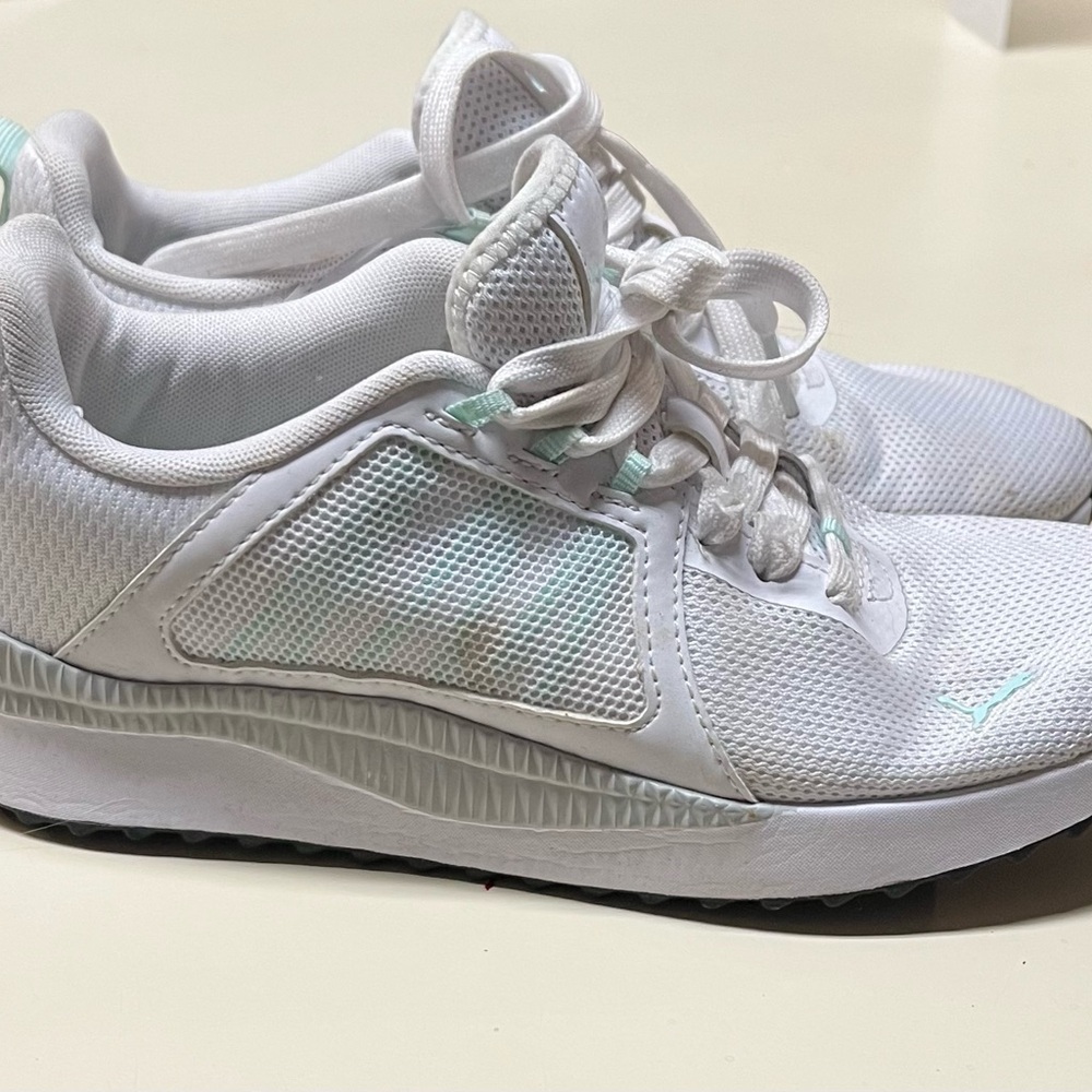 Women’s Gently Used Puma Tennis Shoes